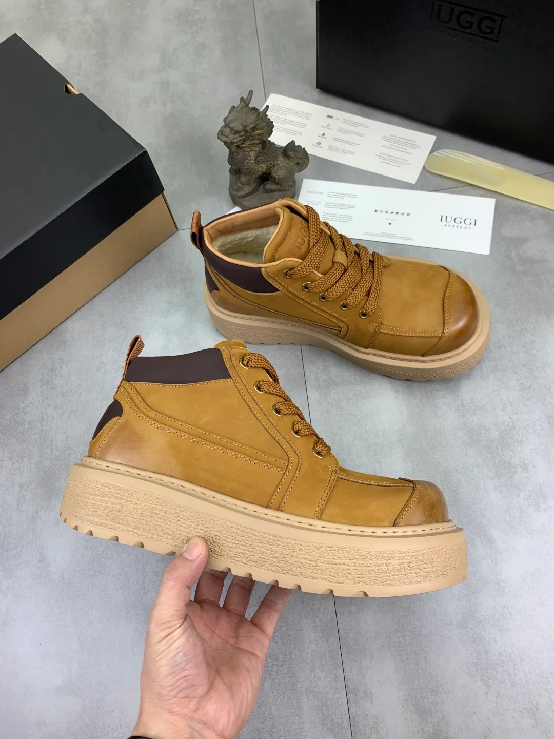 Men's men's shoes 💰P660 New arrival 🆕🆕🆕 IUGGI men's British style high-top large-toe work shoes new American retro genuine leather thick-soled board shoes lace-up mid-top short boots full genuine wool wear-resistant non-slip outsole fashion trend Size: 39-44 two colors